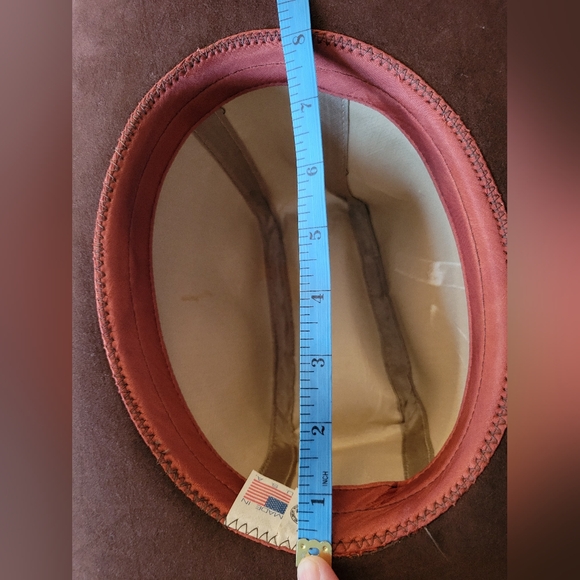 Vintage hat, Brown with a feather - Picture 7 of 12